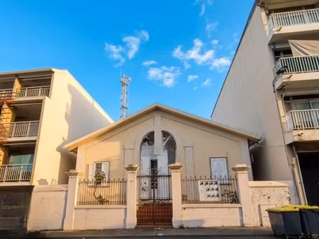 local commercial 210m2 à st-denis