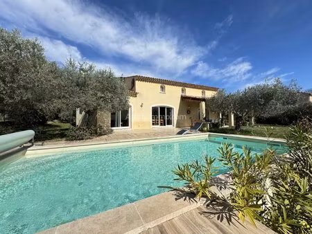 maison récente avec piscine