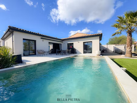 villa 4 pièces de 114m2 avec piscine et garage
