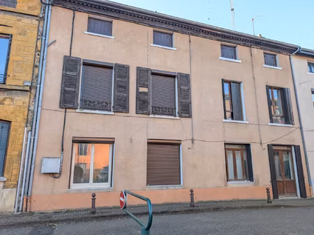 centre du village de sain bel  3 appartements dans immeuble