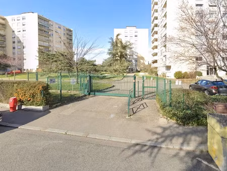 location parking 14 m² à lyon 8ème (69008)  100 €