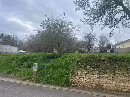 terrain civaux 622 m².