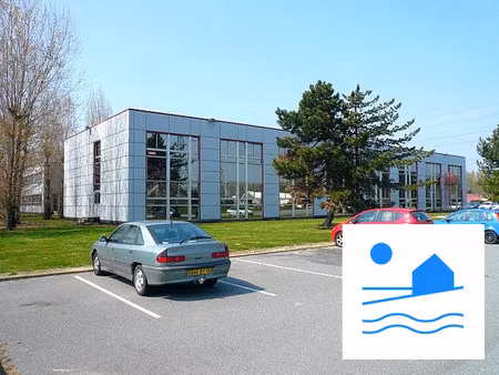 grand bureau de 80 m² dont 2 fermés et un open space