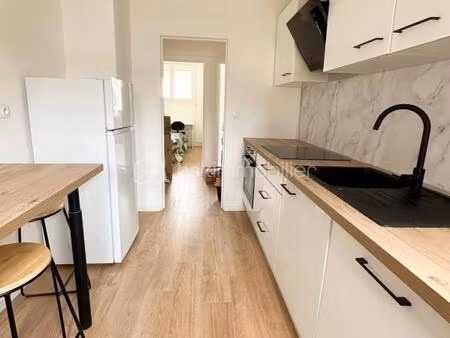 appartement lumineux avec balcon à proximité des commodités!