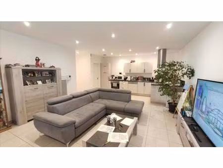 dans residence avec ascenseur et terrasse