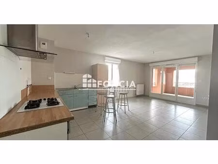 magnifique t3 proche toutes commodités  très beau volume pour la pièce de vie  appartement