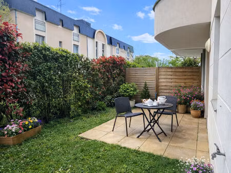 a louer - rez de jardin avec extérieur privatif montreuil juigné