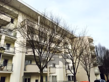 a louer 1 piece avec parking