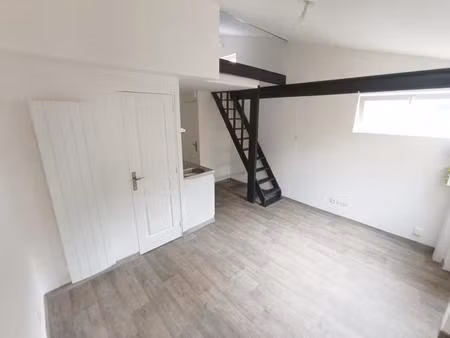 studio avec mezzanine et cour st pierre