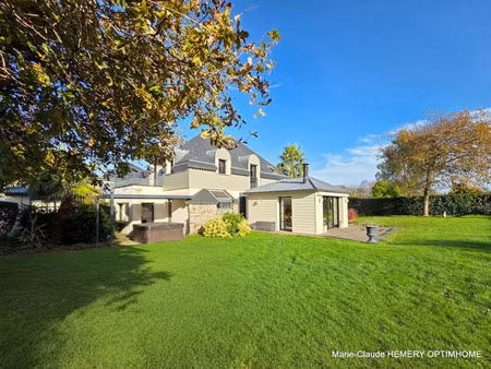 dinard  propriété rénovée de 252m² avec maison d'amis et deux garages sur jardin clos de 1