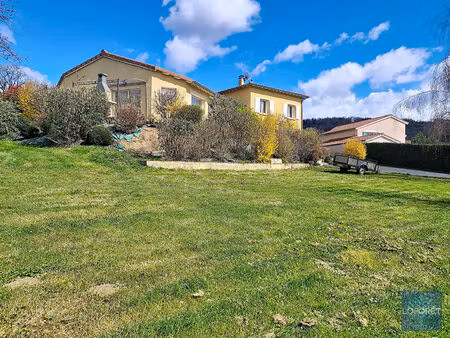 maison familiale 148 m² dans un cadre verdoyant à 5 min du puy-en-velay