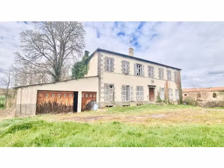 vertaizon / bouzel maison de maître à vendre avec dépendances et 4 hectares de terrain !