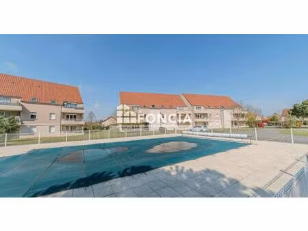 partagé entre le calme de la campagne et la proximité de la ville  dans une résidence sécu