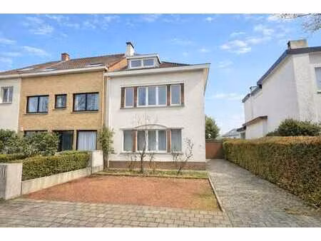 place dumon - appart 2ch. avec parking