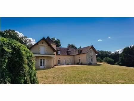 demeure proche de crepy en valois 9 pièce(s) 269 m2