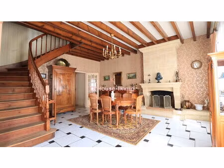 maison à étage de 229 m² avec 3 garages  un atelier de 47 m² et un abri de 60 m² - parcell