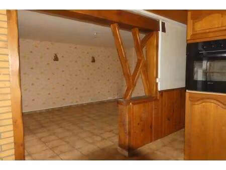 dargnies : maison 71 m²  3chb  cour et dépendances.