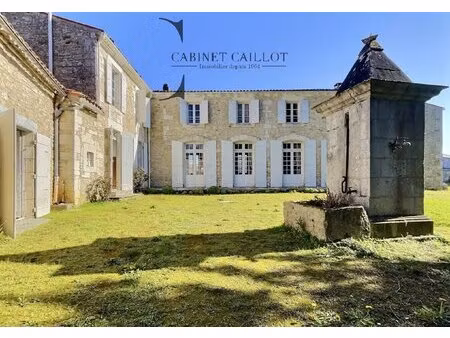authentique logis saintongeais du xviiième - entre saintes et royan (réf.51426)