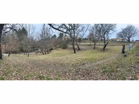 vente terrain 1600 m² à montferrat (83131)  116 000 €