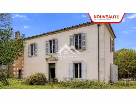 maison de maître avec parc paysager cœur du village de villefranche-du-queyran