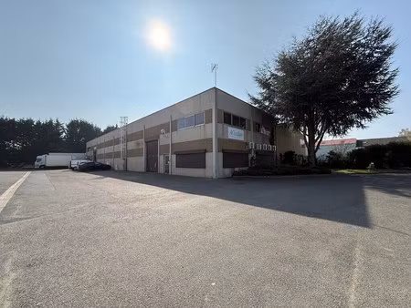 location entrepôt 700 m²