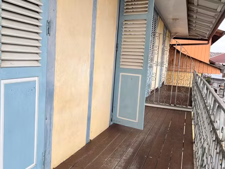 t4 de 97 m2 à cayenne