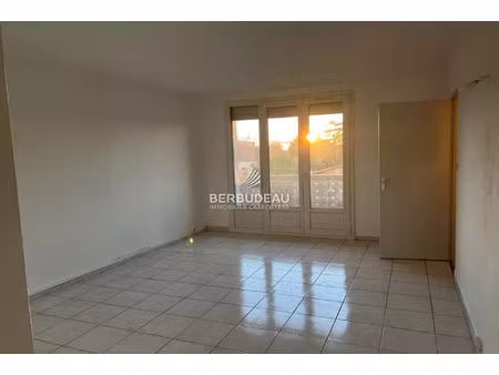 location appartement 3 pièces 54 m² à le pontet (84130)