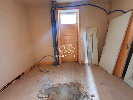 plateau à rénover entièrement - 60 m2 - potentiel et cachet