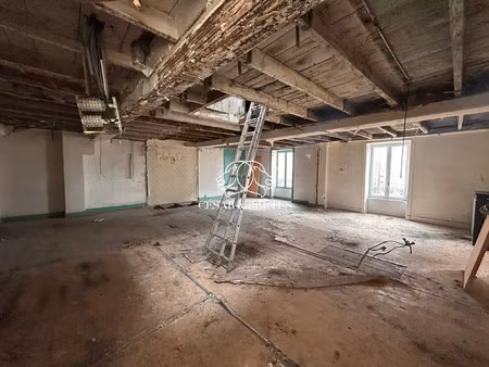 plateau à rénover entièrement - 64 m2 - potentiel et cachet