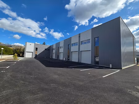 entrepot à louer - 211m2 + 82m2 + parking