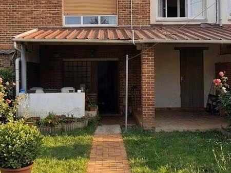 bel etage 1972.quartier proche des ecoles et des commerces.bien a refraichir