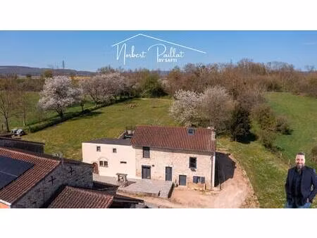 maison en pierre rénovée à montbellet