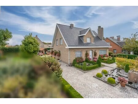 ruime villa met 4 slaapkamers te koop in wevelgem