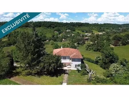 dans un écrin de verdure sur les hauteurs de bon-encontre.