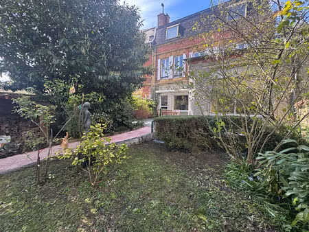 maison de maître de 260 m2 sh avec 2 garages et terrain de 839 m2 en hyper centre ville