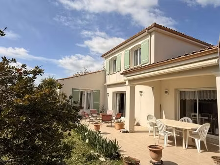 villa traditionnelle à proximité des commerces