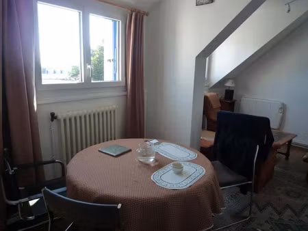 location meublée appartement 3 pièces 75 m² à arradon (56610)  850 €