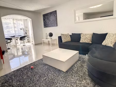 location appartement 4 pièces 94.88 m² à frejus (83600)  1 257 €