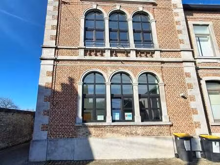 bâtiment moderne et personnalisable situé labuissière