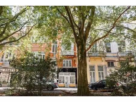 proximité du cinquantenaire et des institutions européennes