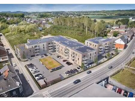 superficie commerciale de 84 80 m²