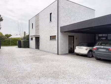 belle villa récente à vendre situé au calme  villa conte...