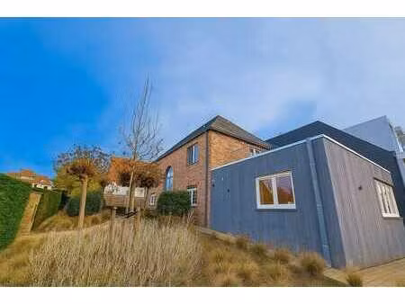 ruime villa nabij de zeedijk en het strand