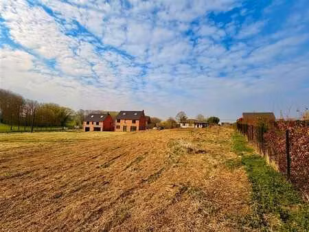 terrain plat d’exception  constructible et idéalement situé