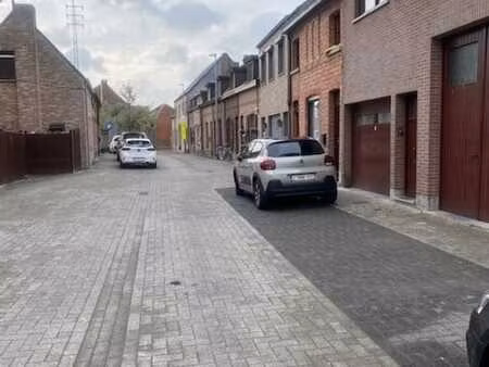 magazijn met tal van mogelijkheden in een rustige straat