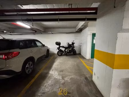 emplacement de parking à deux pas du rob market