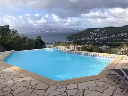 location meublée maison 4 pièces 85 m² à les trois ilets (97229)  2 900 €