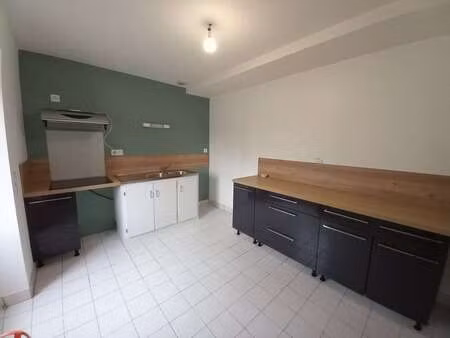 location appartement 3 pièces à saint-cyr-le-gravelais (53320) : à louer 3 pièces / 54m² s
