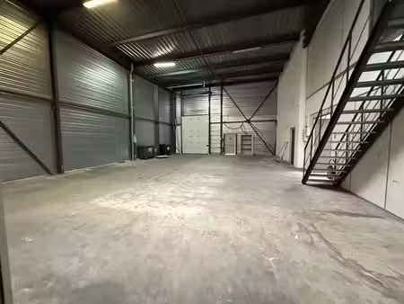 location commerce 705m²