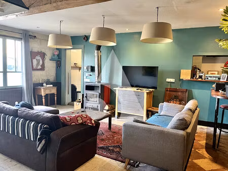 immeuble la riviere  local commercial et deux t2  263 m2